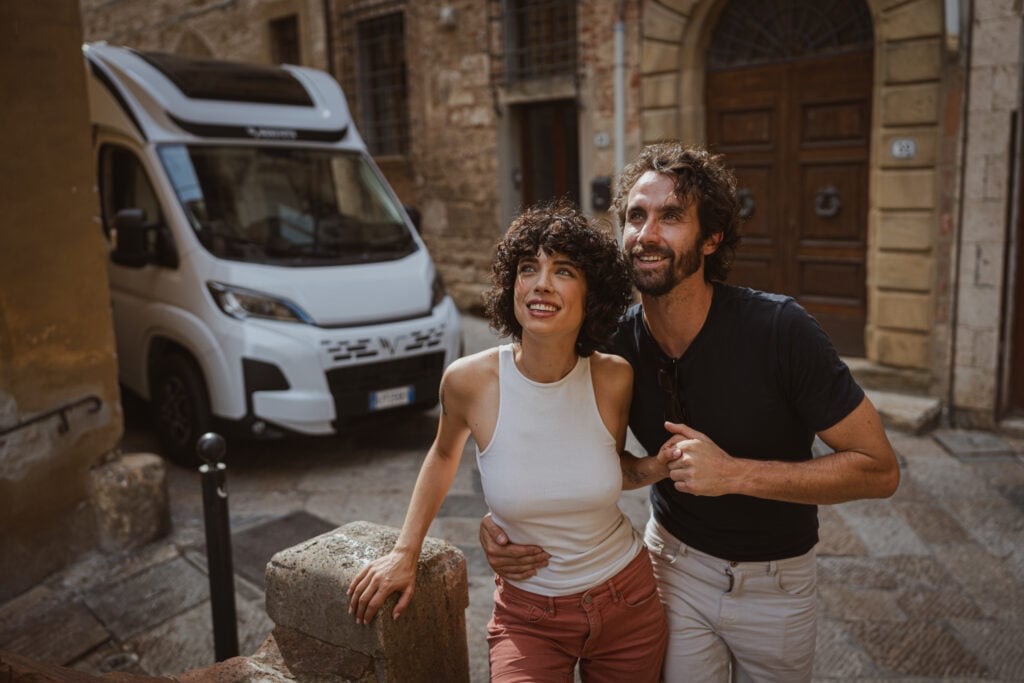Mobilvetta Kea Kompakt in einer italienischen Altstadtgasse